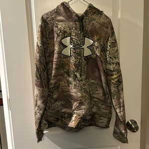 Women’s Under Armor Hoodie - Camo Large